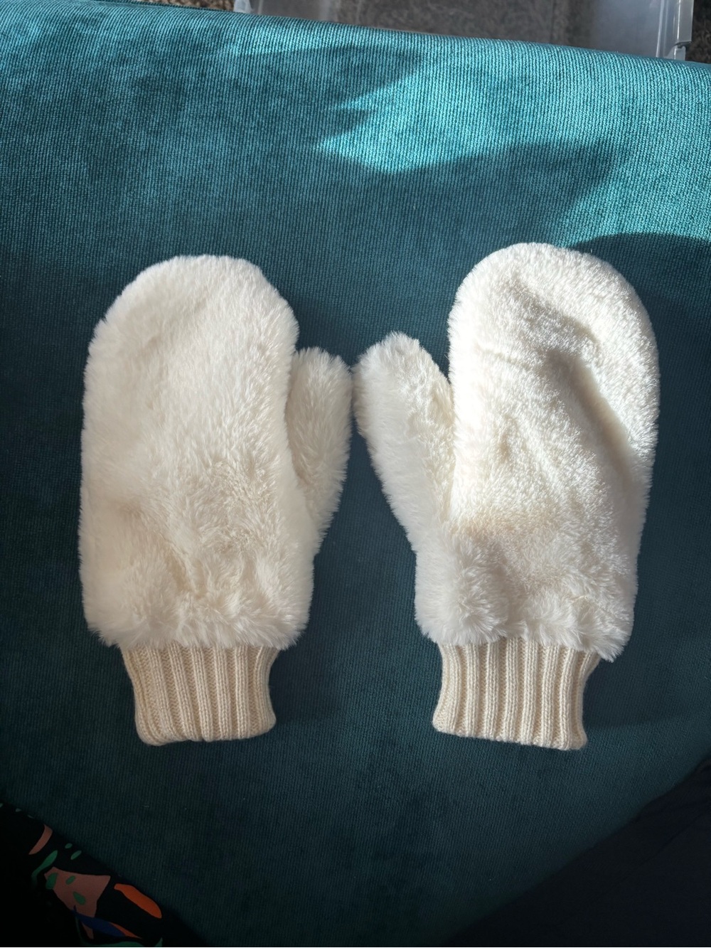 Lauren Conrad Womens Cream Faux Fur Mittens